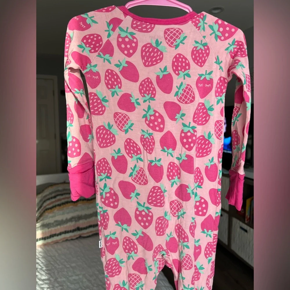 Little Sleepies Sweet Strawberries Zippy Pajamas Size 12-18 Months GUC - Picture 6 of 9
